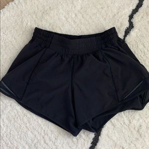 Lululemon Hotty hot shorts 4”